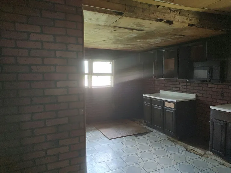 909 Fairland St — Photo 8