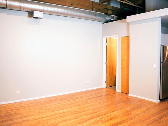 4th image of 2300 W Wabansia Ave APT 230
