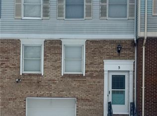 5 Bramblewood Ln, Penfield, NY 14526