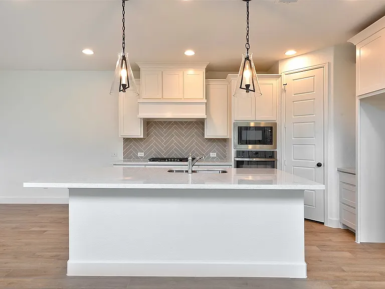 2124 Eastleigh Dr — Photo 9