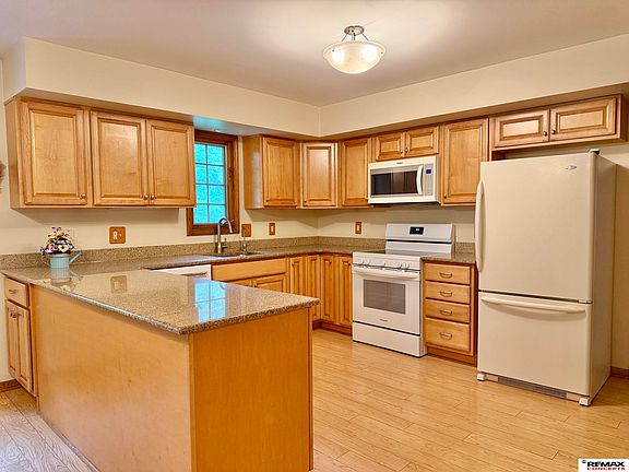 5th image of 8120 Stockwell St