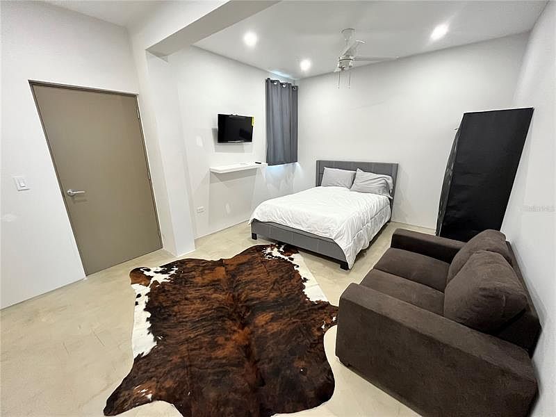 2nd image of 2063 Espana Ocean Park St