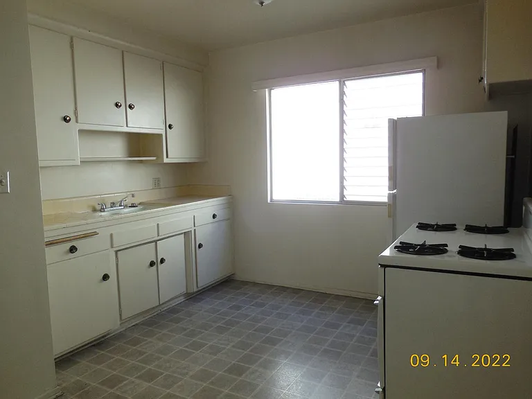 724 S Sycamore Ave #102 — Photo 4