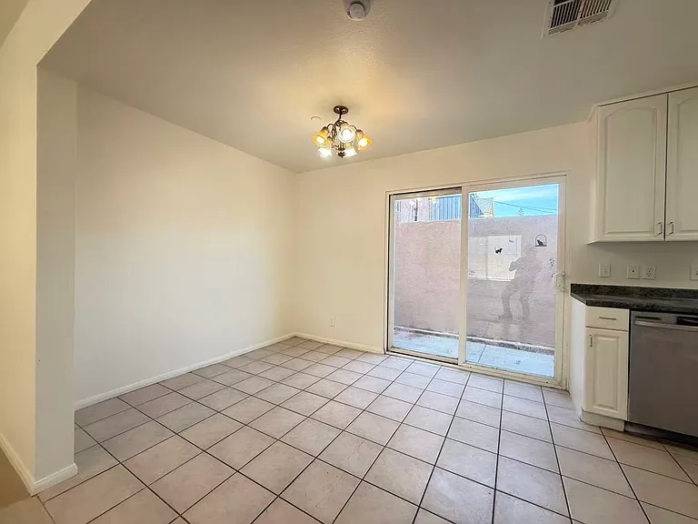 138 S Walnut Ave #B — Photo 8