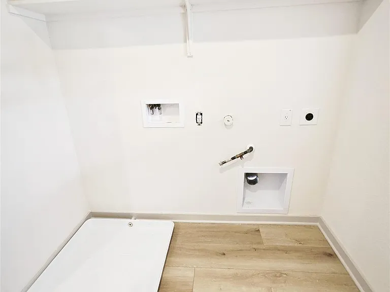 10705 Meris Ln — Photo 15