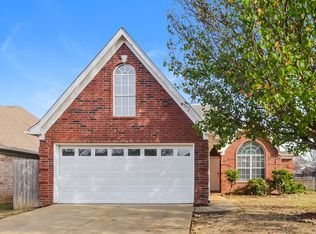 8180 Cross Point Dr, Olive Branch, MS 38654