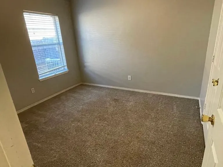 208 Forestview Rd — Photo 11