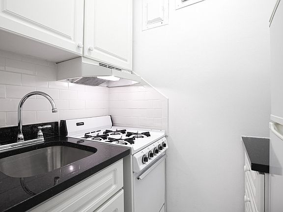 3rd image of 253 W 72nd St APT 514