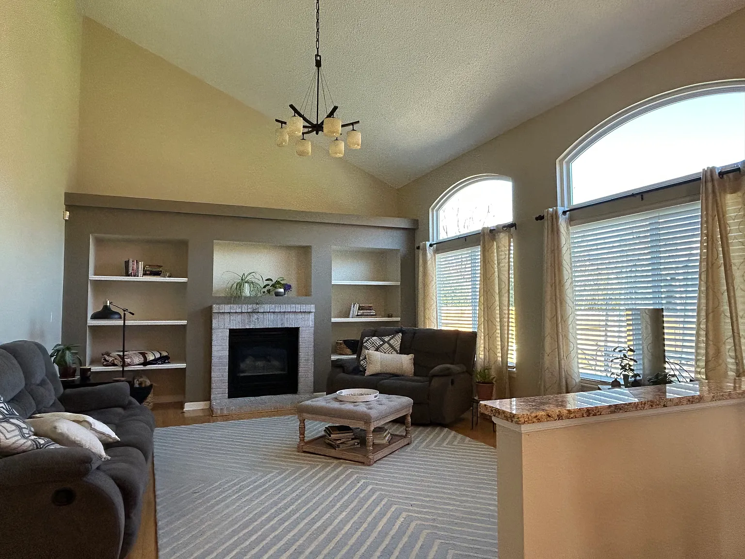 2124 Jarosa Ln — Photo 3