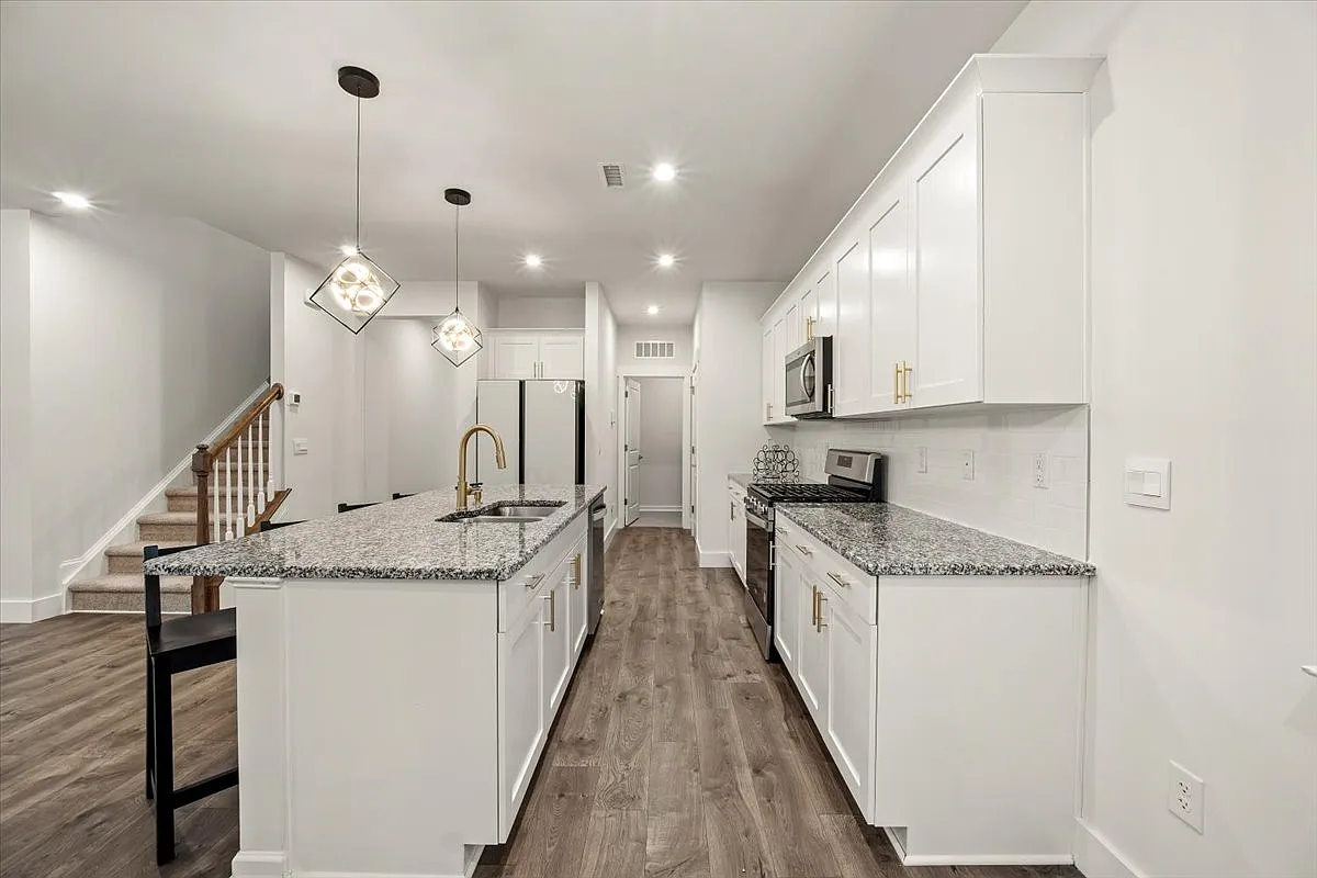 3 bed, 2.5 bath, 2234 sqft, $2,495 — Photo 3
