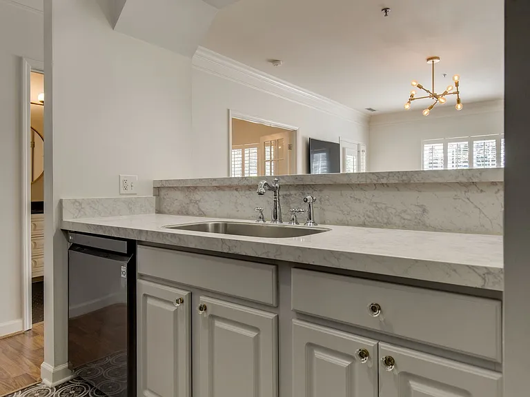 2304 Elliott Ave #102 — Photo 15