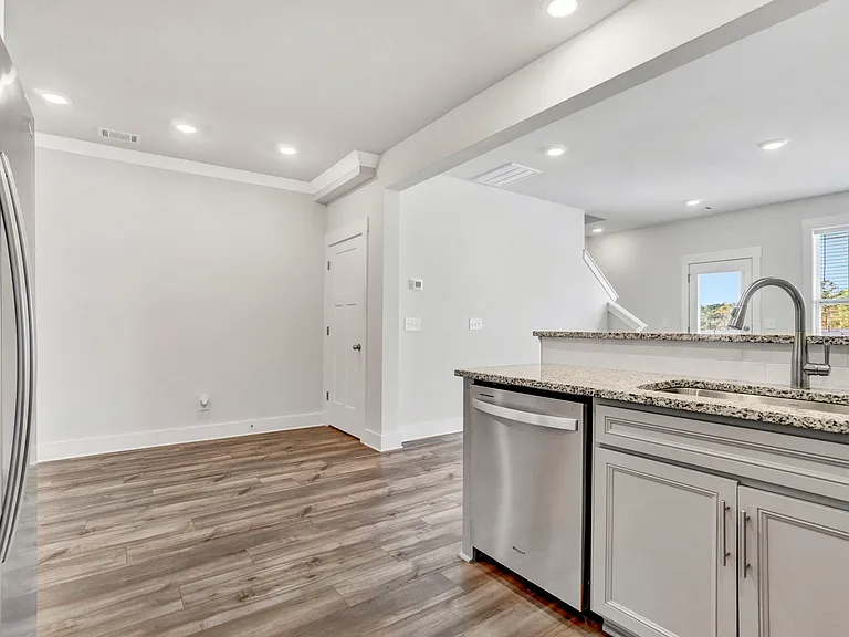 207 Dalmatian Dr — Photo 6