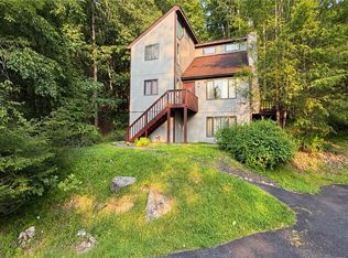6271 Decker Rd, Bushkill, PA 18324