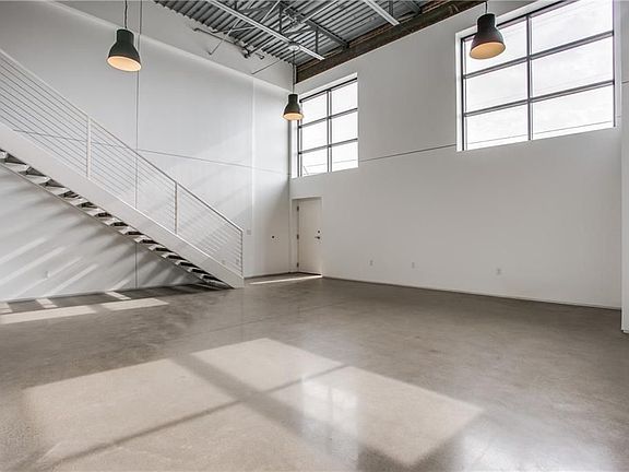 5th image of 155 Oak Lawn Ave