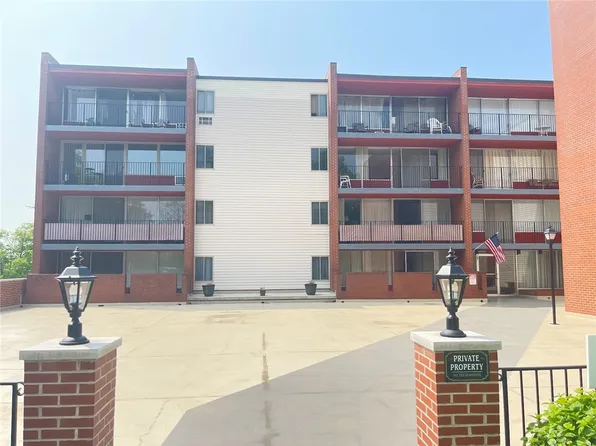 446 Hoodridge Dr APT 302, Pittsburgh, PA 15234