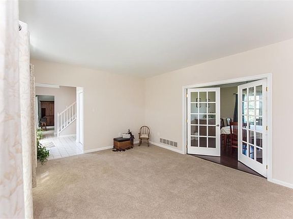 5th image of 107 Stonefield Dr