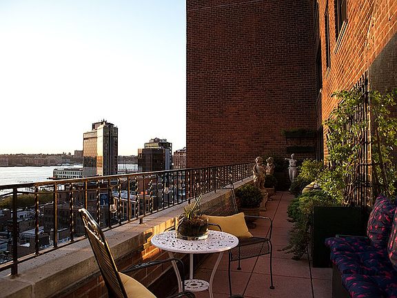 2nd image of 631 Hudson St #17M