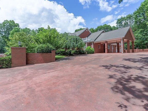 3rd image of 231 Westwoods Dr