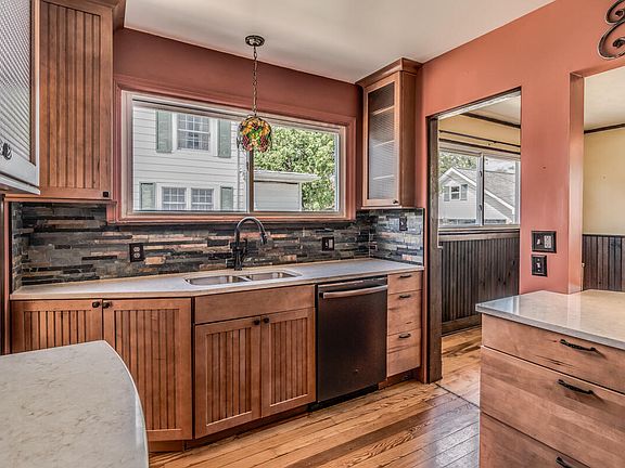 4th image of 144 Orchard Ave
