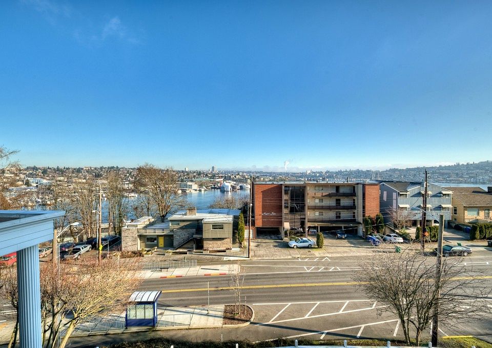 1st image of 2565 Dexter Ave N APT 202