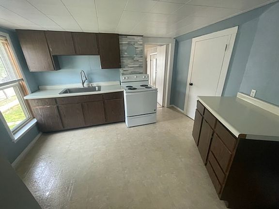 3rd image of 305 S Rural St