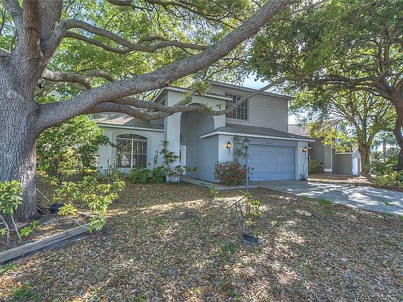 3rd image of 12914 Longcrest Dr