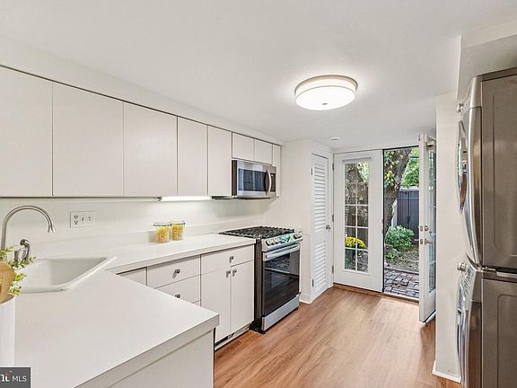 5th image of 1239 30th St NW