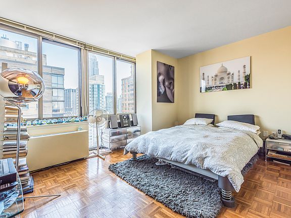 3rd image of 100 W 26th St APT 14A