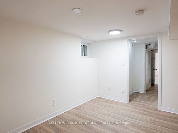 3rd image of 821 Gladstone Ave