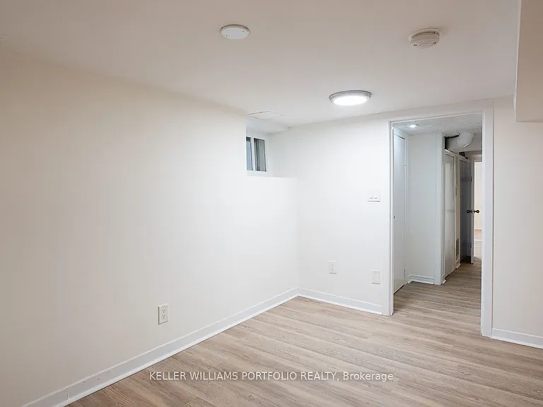 821 Gladstone Ave #LOWER — Photo 3