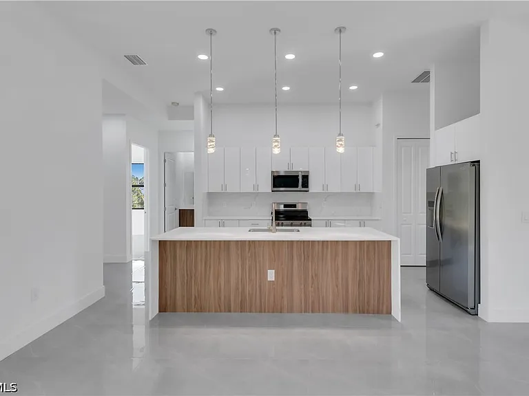 2603 27th St W — Photo 16