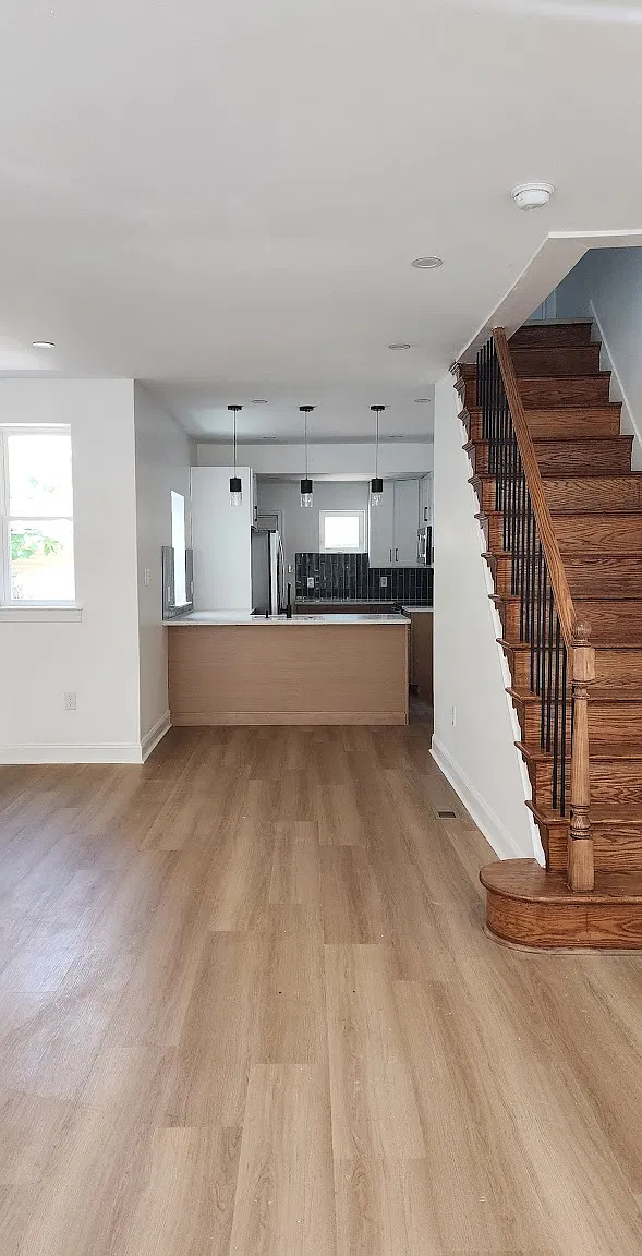 2 bed, 1.5 bath, 1040 sqft, $2,050 — Photo 2