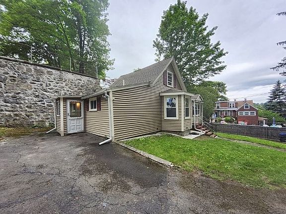 2nd image of 2 Grove St