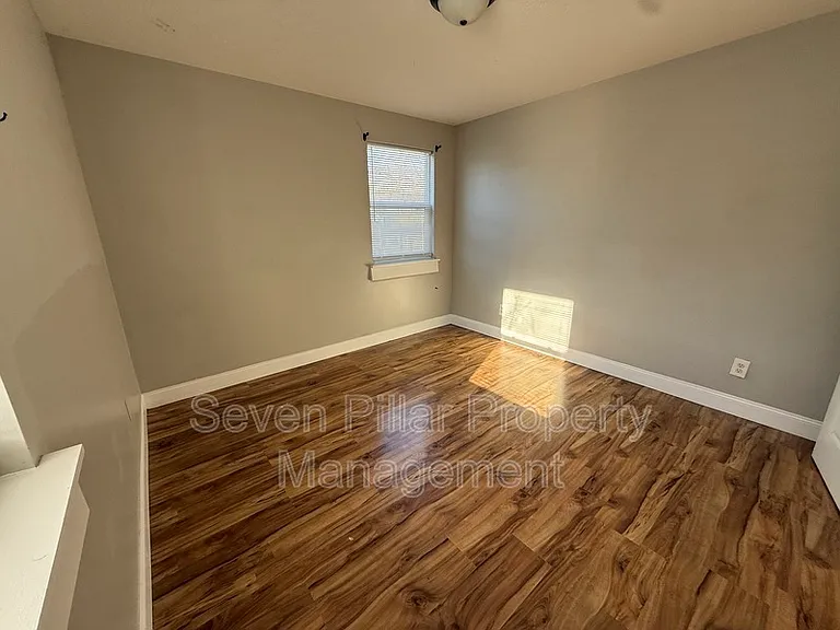1046 Republic Ave — Photo 8