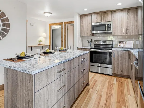 645 NW 7th St, Redmond, OR 97756