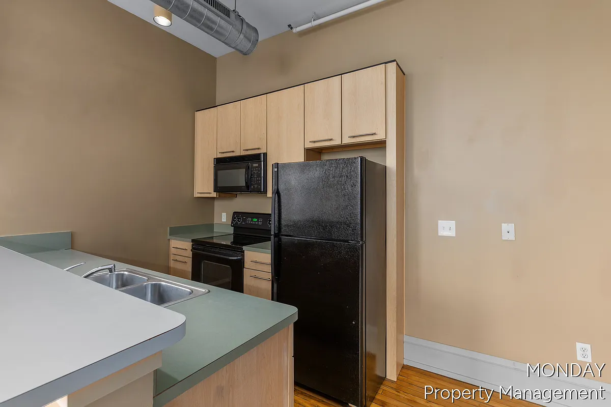 2 bed, 788 sqft, $1,800 — Photo 2