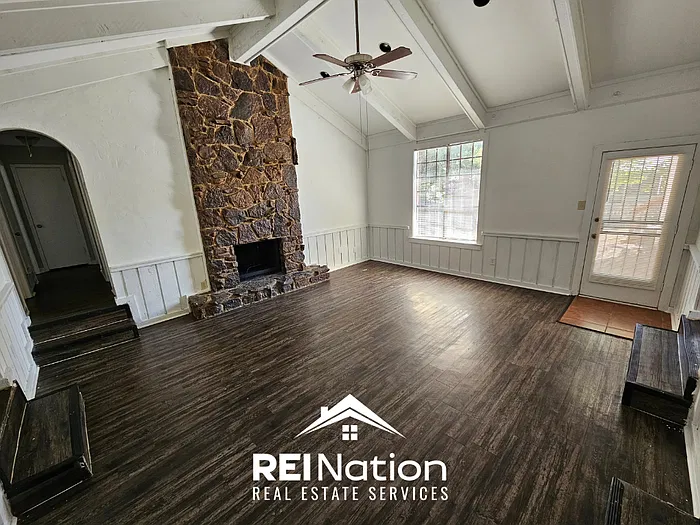 3 bed, 2.0 bath, 1446 sqft, $1,685 — Photo 2