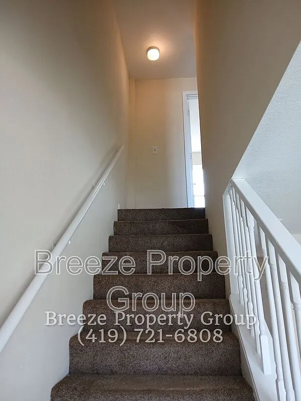 3 bed, 2.0 bath, 1079 sqft, $975 — Photo 2