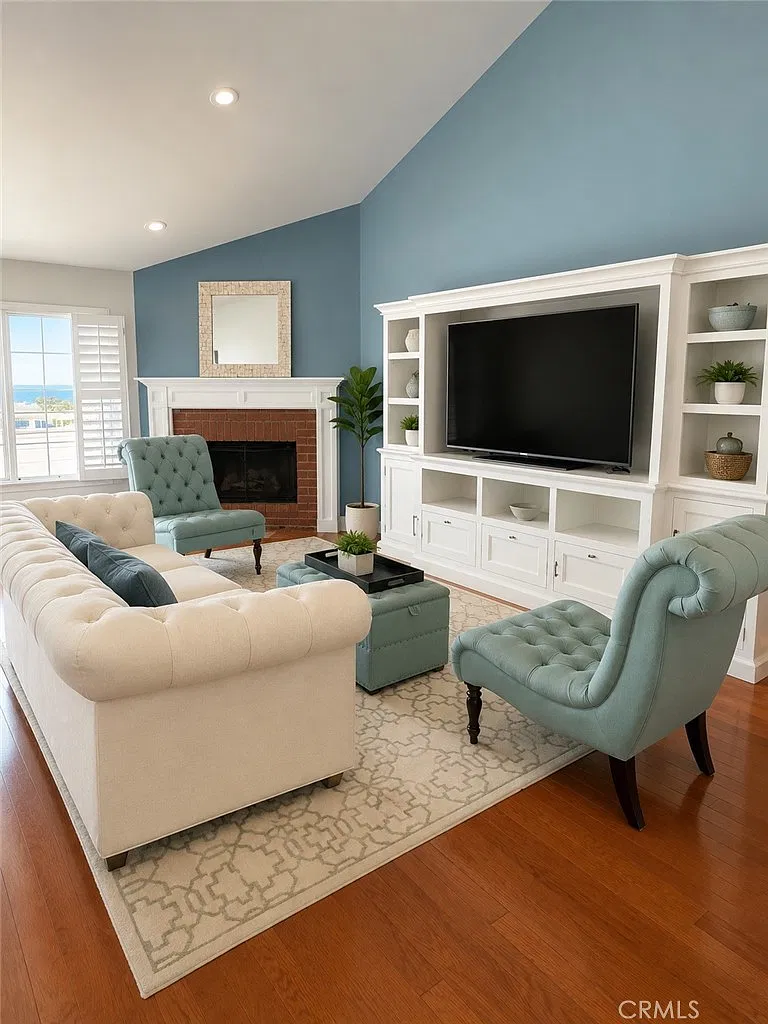 3 bed, 2.5 bath, 2700 sqft, $7,200 — Photo 2