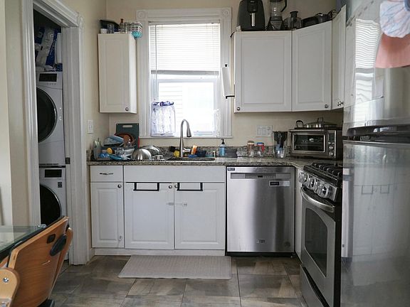 4th image of 14 Dana St #1