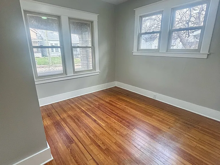 1310 Earl Ave — Photo 8