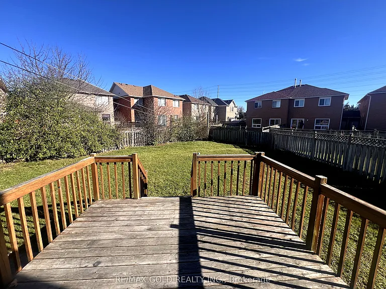42 Toba Cres — Photo 19