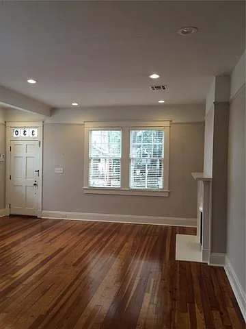 330 State St — Photo 2