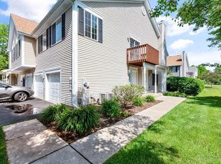497 Sandhurst Ln #497, South Elgin, IL 60177