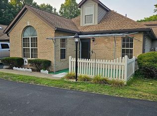 1262 Stanford Ct, Coraopolis, PA 15108