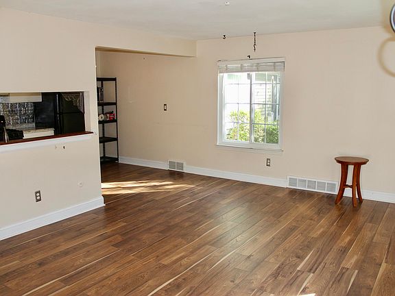 5th image of 38166 Greenwood St