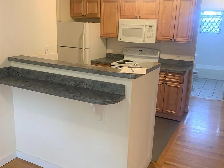 37 Davis Sq — Photo 1