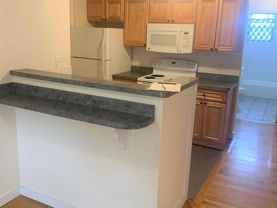 37 Davis Sq #2
