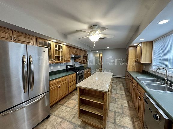 4th image of 141 E Walnut St #B