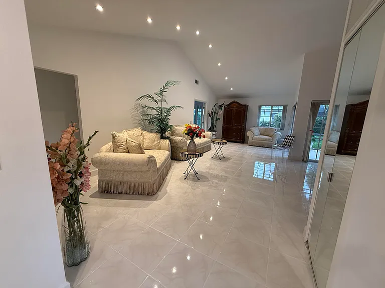 6105 Via Laguna Ln — Photo 14